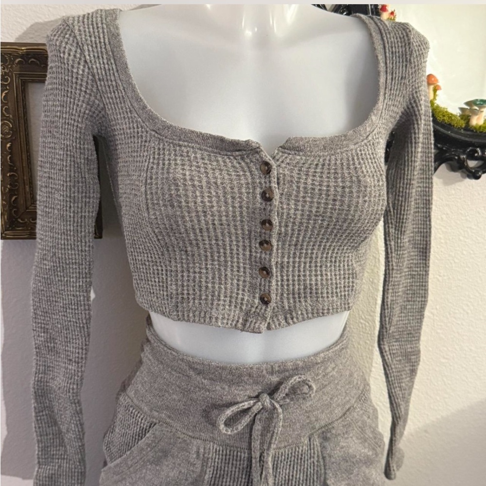 Gray Ribbed Button-Up Crop Top - image 2